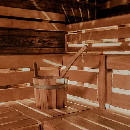 瑞莱斯花园酒店